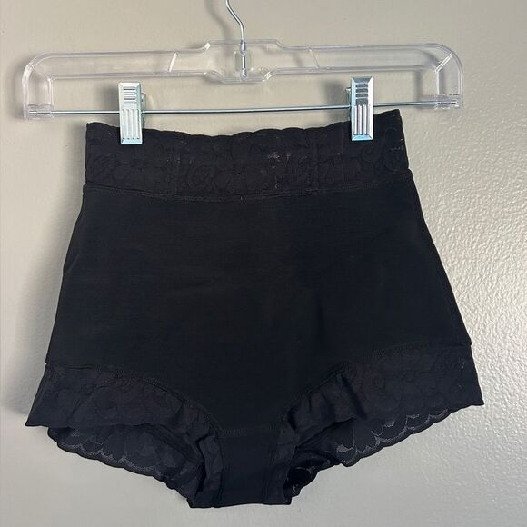 SHAPEWEAR Seamless Shorts Black‎ Size Small - Picture 1 of 3